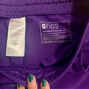 FIGS Women’s Zamora Joggers in Grape/Purple in Small Petite